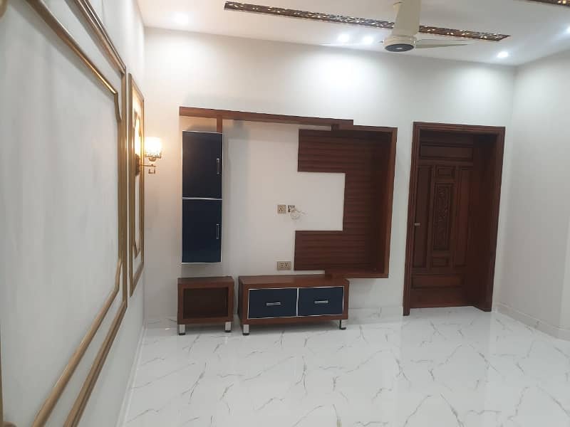 Brand New Tiled 10 Marla Upper Portion Available near UCP Shoukat Khanum Hospital LHR 2