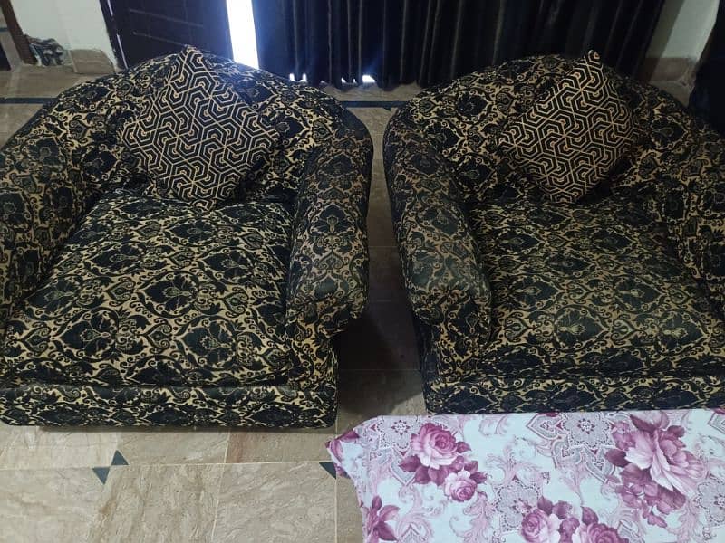 urgent sell sofa set 1