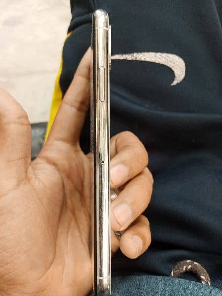 iphone xs non pta 64 gb 10 by 10 condition water pack with face id 1