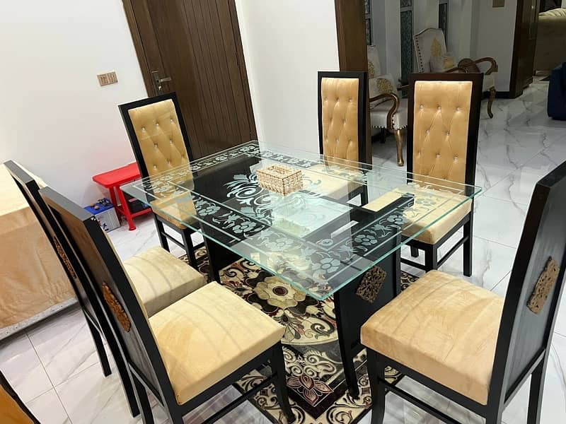 Beautiful 6,chairs dining table set few months used 1