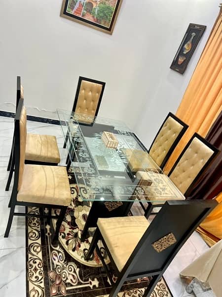 Beautiful 6,chairs dining table set few months used 3