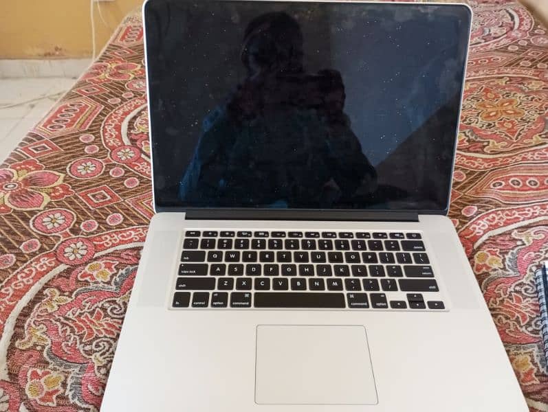MacBook pro 15 inch mid 15 500gb SSD. negotiable 0