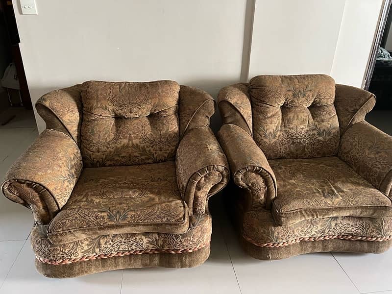 5 seater Sofa Set in premium used condition 0