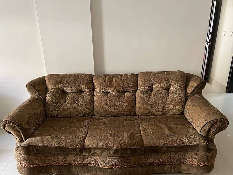 5 seater Sofa Set in premium used condition 1