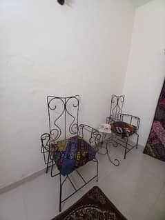 bedroom chairs with table