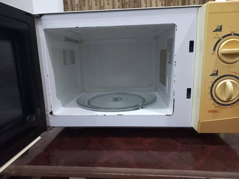 Orient Microwave Oven 20L 3
