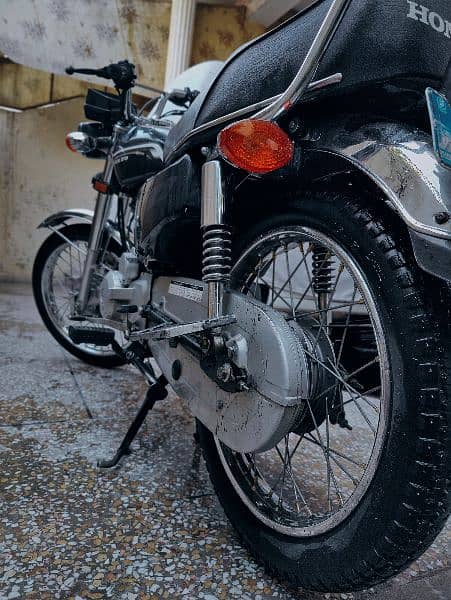 CG 125 special edition with golden number plate 1