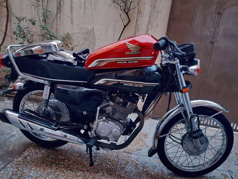 CG 125 special edition with golden number plate 3