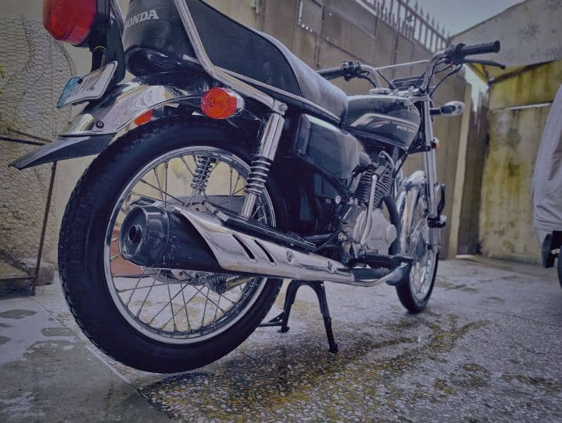 CG 125 special edition with golden number plate 9