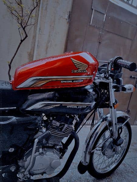 CG 125 special edition with golden number plate 10