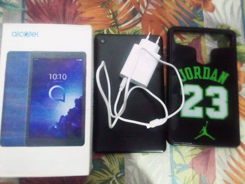 Alcatel joy tab 2 10/10 condition with box and charger 3gb/32gb 0