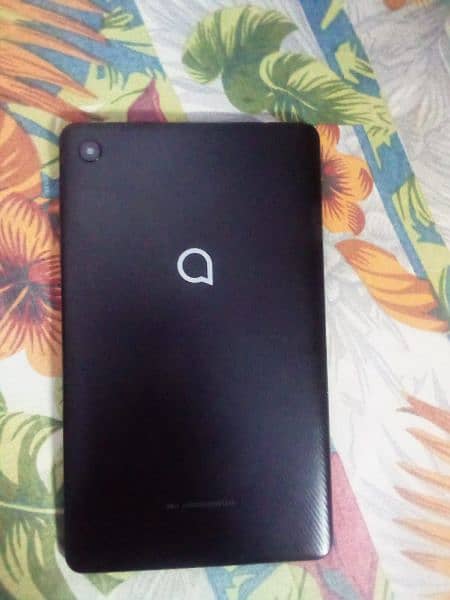 Alcatel joy tab 2 10/10 condition with box and charger 3gb/32gb 2