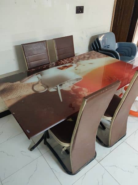Glass dinning table is for sale 3