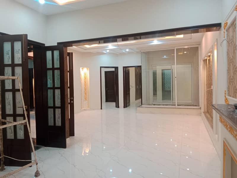 Cheap price 10 MARLA beautiful house for sale in Royal orchard 7