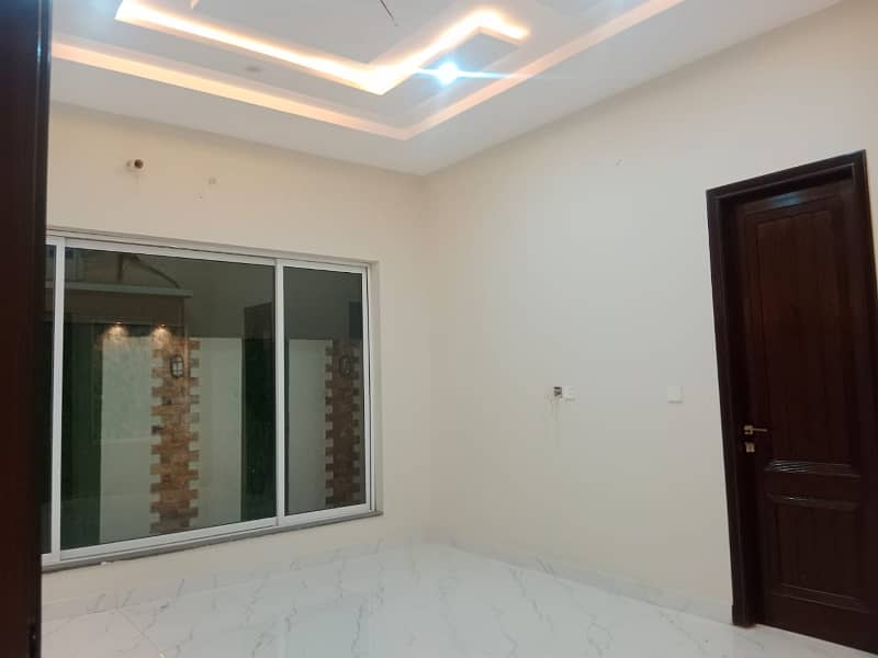 Cheap price 10 MARLA beautiful house for sale in Royal orchard 8