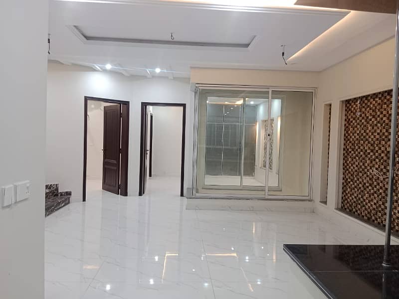 Cheap price 10 MARLA beautiful house for sale in Royal orchard 19