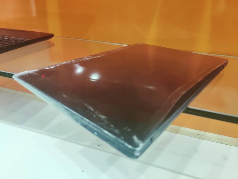 ThinkPad Lenovo x1 carbon Core i7 8th Generation ultrabook 1