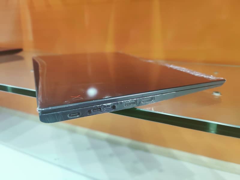 ThinkPad Lenovo x1 carbon Core i7 8th Generation ultrabook 3