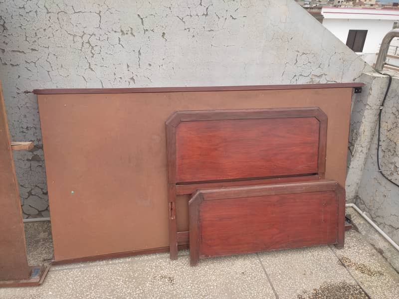 2x Single bed in good  condition - selling urgently 4