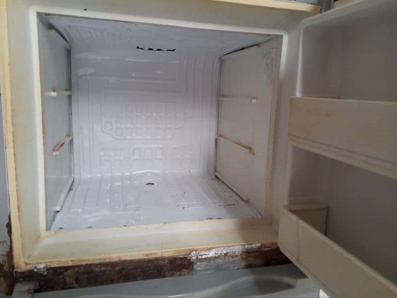 Dawlance Refrigerator used and in good condition. 03435769198 2