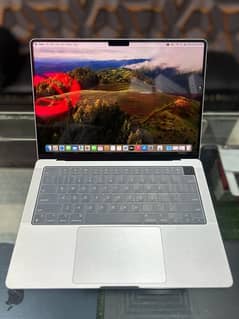 MacBook Pro M2 Max 14”, 32/1TB 32 Cycle in Warranty