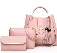 Handbag, crossbody bag and clutch in a single deal
