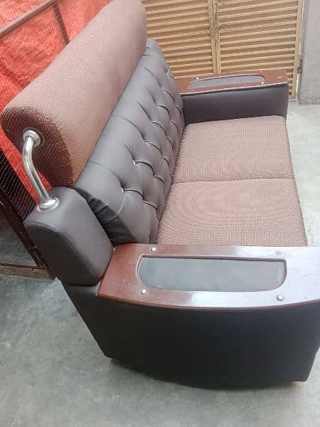 achi condition me he single or double seater sofa 4