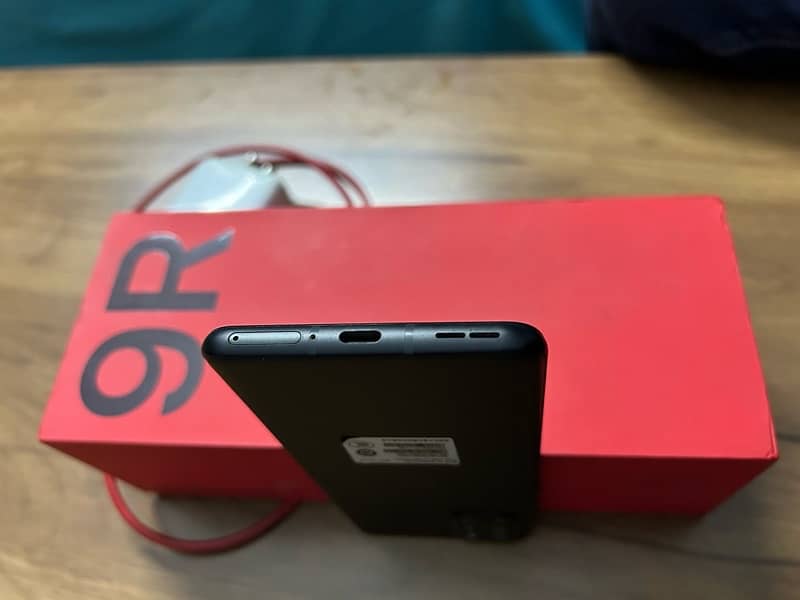 Oneplus 9R 8/256 PTA with original charger+box 2