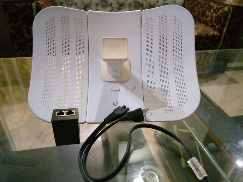 LiteBeam M5 Ubiquiti with (PoE Adapter & Power Cord) Accessories 0