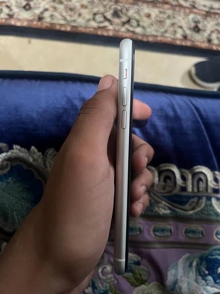 IPHONE XR NON PTA BUT SIM WORKING PERMENANTLY 1