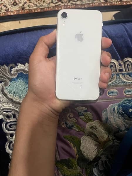 IPHONE XR NON PTA BUT SIM WORKING PERMENANTLY 4