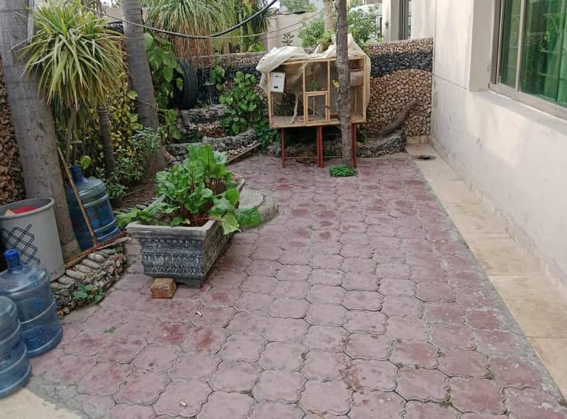 3 Beds 10 Marla House Block Q for Sale in Ex Air Avenue DHA Phase 8 Lahore. 1