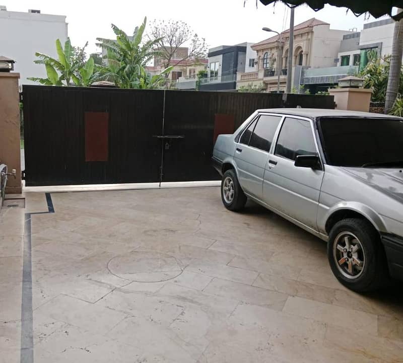3 Beds 10 Marla House Block Q for Sale in Ex Air Avenue DHA Phase 8 Lahore. 3