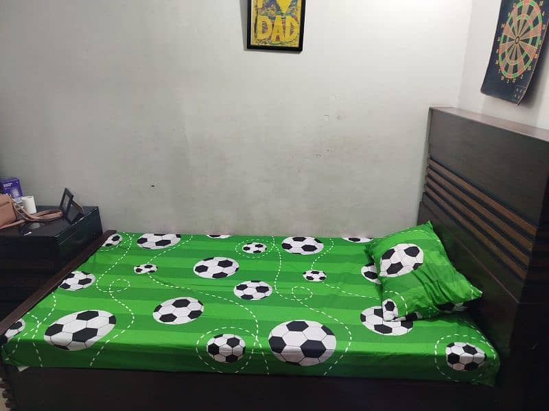 Single Bed, Excellent Condition 3