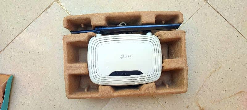 TP Link MODEL -TL-WR841N-wireless router 0