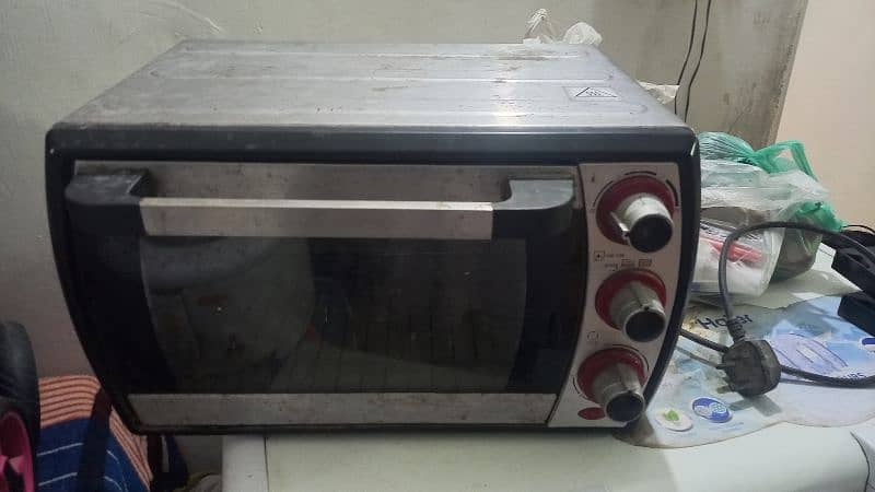 Compact and easy to use Oven 0