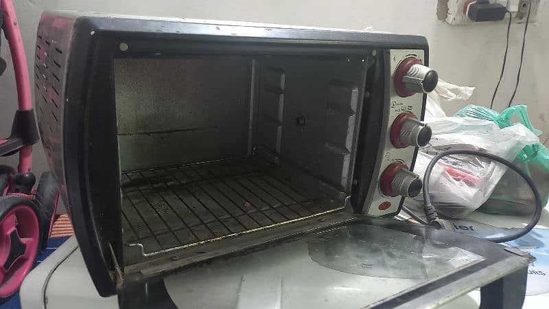 Compact and easy to use Oven 2