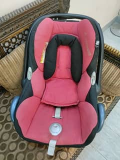 Baby car seat or carrier Maxi Cosi