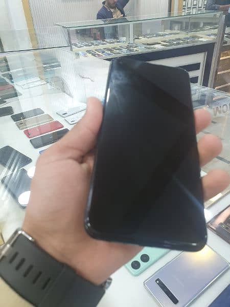 one plus n200 punch  4 64 good condition 1