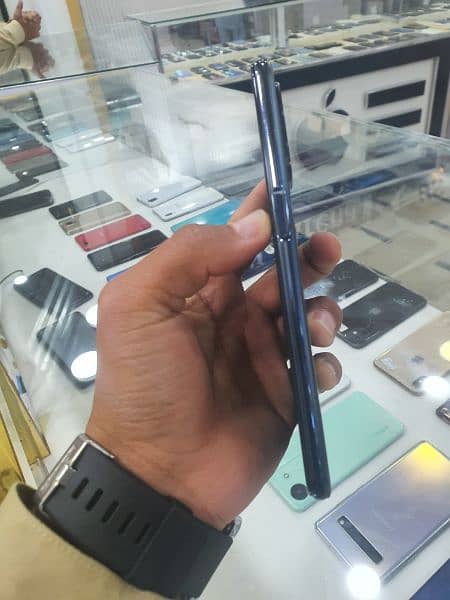 one plus n200 punch  4 64 good condition 2
