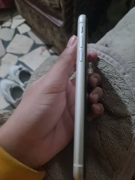 iphone 11 jv condition 10by8 battery health 85 ,64gb 5