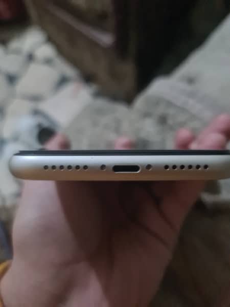 iphone 11 jv condition 10by8 battery health 85 ,64gb 6