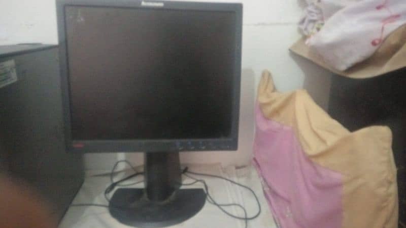 complete desktop pc with lcd and  assesires 3