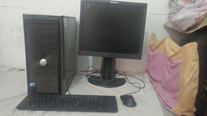 complete desktop pc with lcd and  assesires 7
