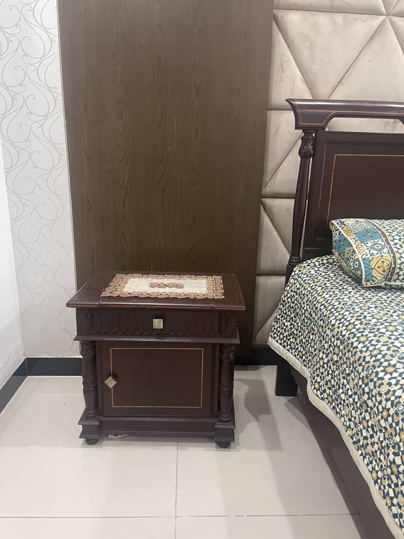 King size Wooden bed in excellent condition for sale 1