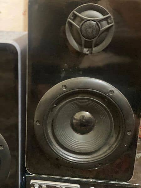 Speakers with 40 watt Amplifier 5