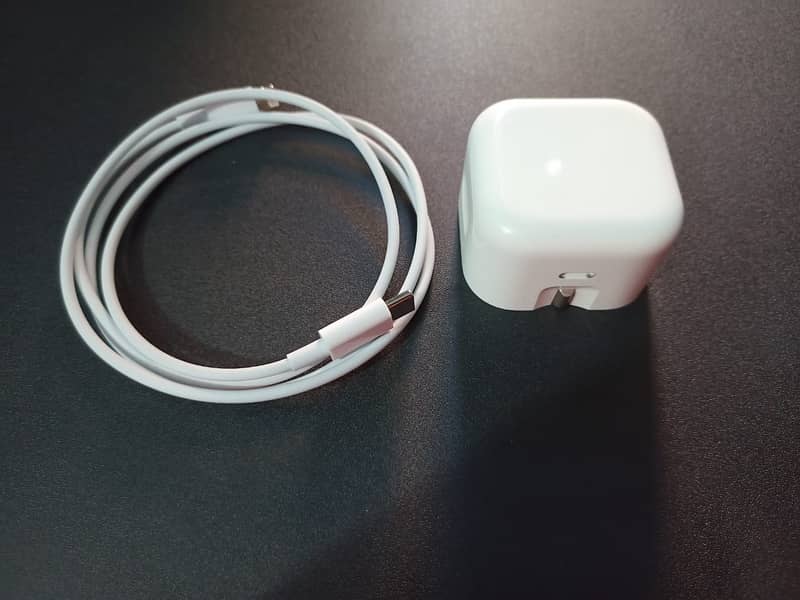Apple Iphone Original 20W 3pin type-C to lightning charger for sale 0