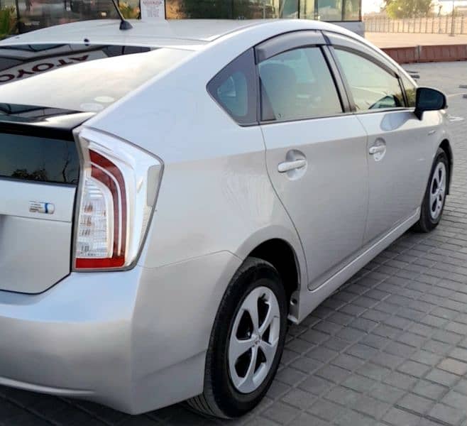 Brand new Toyota Prius 2014/17/17 1st Hand with Auction Sheet 2