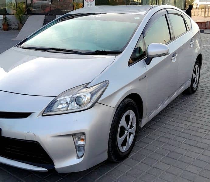 Brand new Toyota Prius 2014/17/17 1st Hand with Auction Sheet 4
