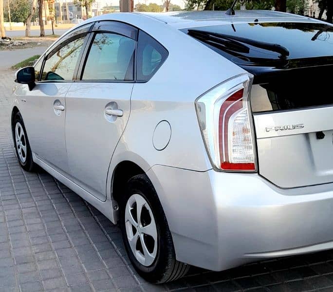 Brand new Toyota Prius 2014/17/17 1st Hand with Auction Sheet 5
